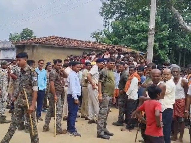 गिरिडीह में दो पक्षों में मारपीट, दो छात्र जख्मी:देवरी के जमडीहा गांव में विवाद के बाद तनाव, पुलिस बल तैनात; पांच आरोपी पकड़े गए