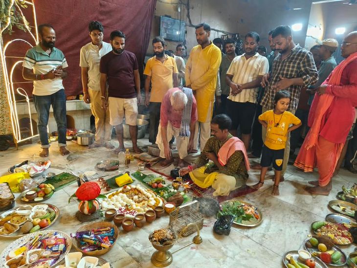 मधेपुरा में आधी रात श्रीकृष्ण जन्मोत्सव:मंदिर परिसर में जय कन्हैया लाल के जयकारे, मंदिरों में श्रद्धालुओं की भीड़