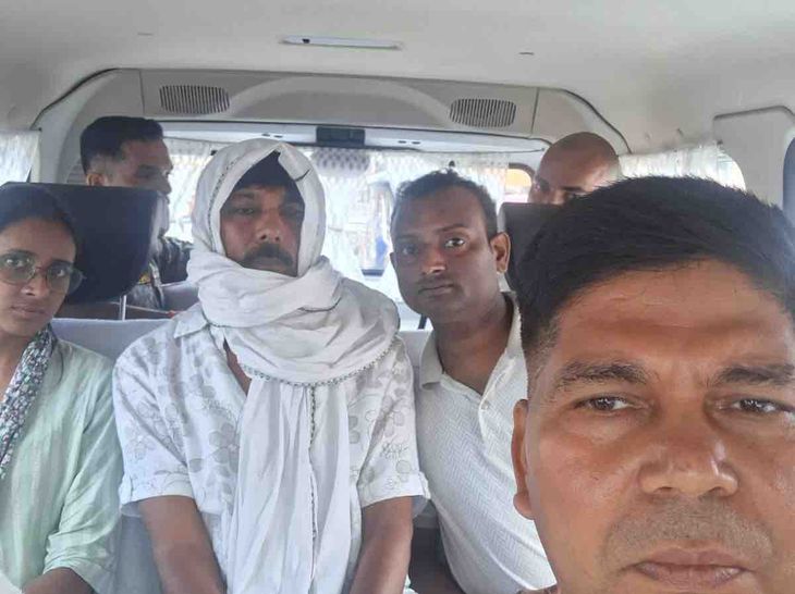 शिक्षक शमशाद हत्याकांड का मुख्य आरोपी पूर्व प्रमुख चमन गिरफ्तार:20 हजार रुपए का इनामी था, पुलिस ने गुप्त सूचना पर पकड़ा