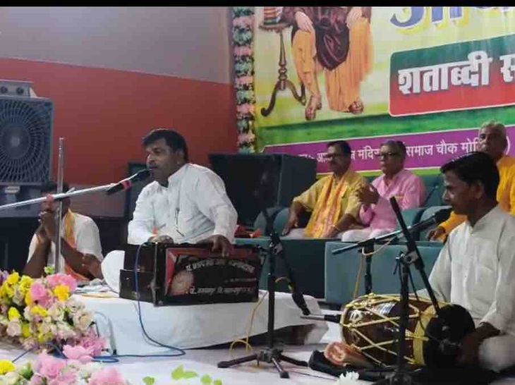 मोतिहारी आर्य समाज में शताब्दी समारोह का दूसरा दिन:वैदिक मंत्रोच्चार के साथ डॉ. ओमव्रत शास्त्री ने कराया देव यज्ञ