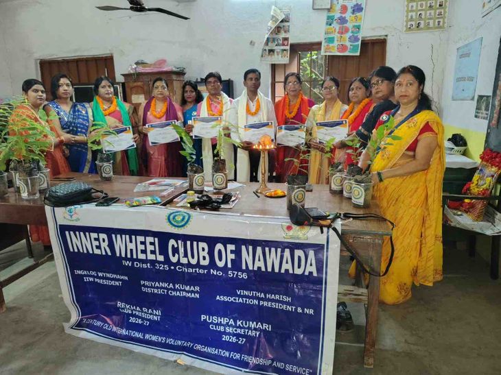 राजकीय कन्या मध्य विद्यालय में शिक्षक दिवस पर विशेष:इनर व्हील क्लब नवादा ने किया आयोजन, शिक्षकों को शॉल – पौधे देकर सम्मानित किया