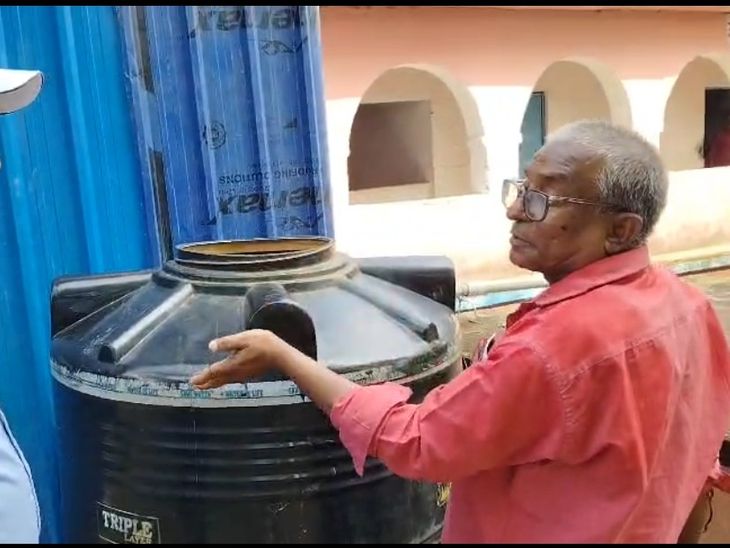 सरकारी स्कूल में विधायक गोपाल अग्रवाल का सरप्राइज इंस्पेक्शन:किशनगंज में साफ-सफाई, गंदे पानी की समस्या का वीडियो वायरल; सुधार के निर्देश
