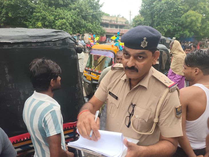 बकरी को बचाने में बाइक अनियंत्रित, दो युवकों की मौत:अररिया के रानीगंज-फारबिसगंज मार्ग पर डुमरिया पुल के पास हादसा
