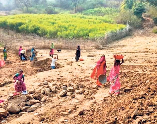 एनएमएमएस से हाजिरी बनाने में परेशानी, स्कैनिंग सिस्टम हटाया