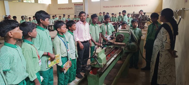 अभिभावकों ने कार्यक्रम को प्रत्येक स्कूलों में माह के एक दिन लागू करने की मांग की