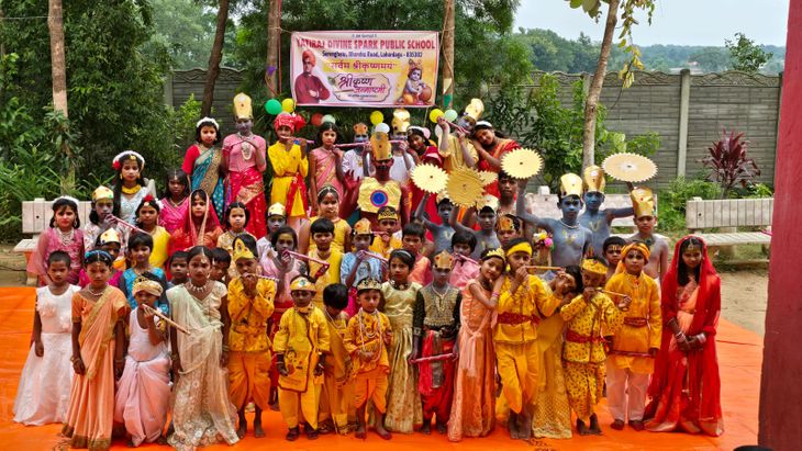 छात्रों ने श्रीकृष्ण पर आधारित प्रस्तुत की झांकी