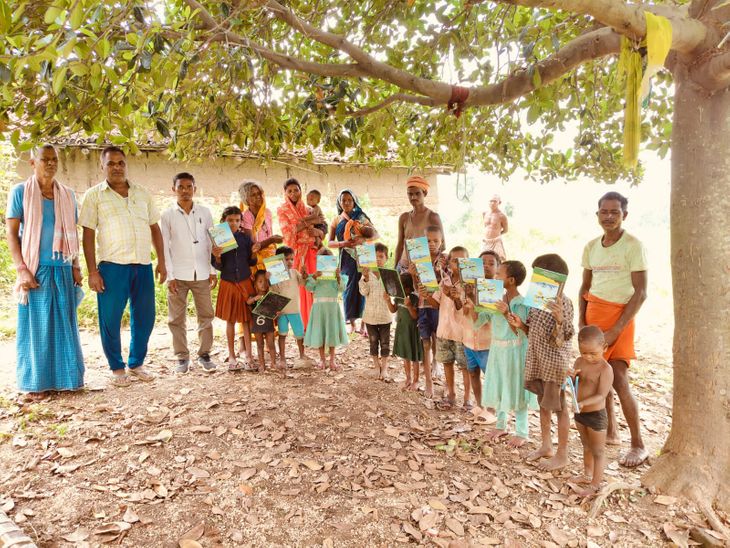 शिक्षक दिवस पर आदिम जनजाति के बच्चों को बांटी शैक्षणिक सामग्री