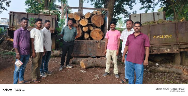 वन विभाग की टीम ने पिकअप में लदी 60 हजार रुपए की कटहल की लकड़ी जब्त की