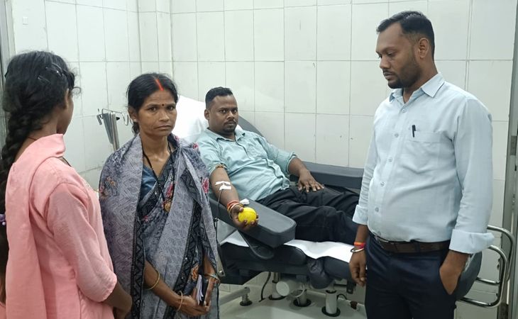 जय श्रीराम समिति ने रक्तदान कर भर्ती मरीज की मदद की