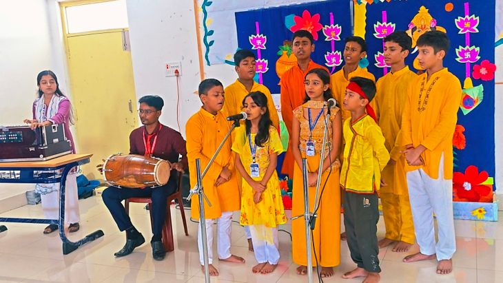 हिंदी की मिठास ने स्कूल में बांधा समां