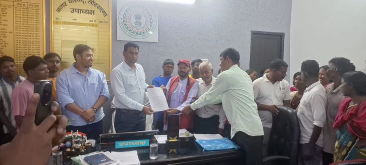करमा से पहले सफाई कर्मियों के वेतन भुगतान की मांग, 20 सितंबर तक भुगतान का आश्वासन