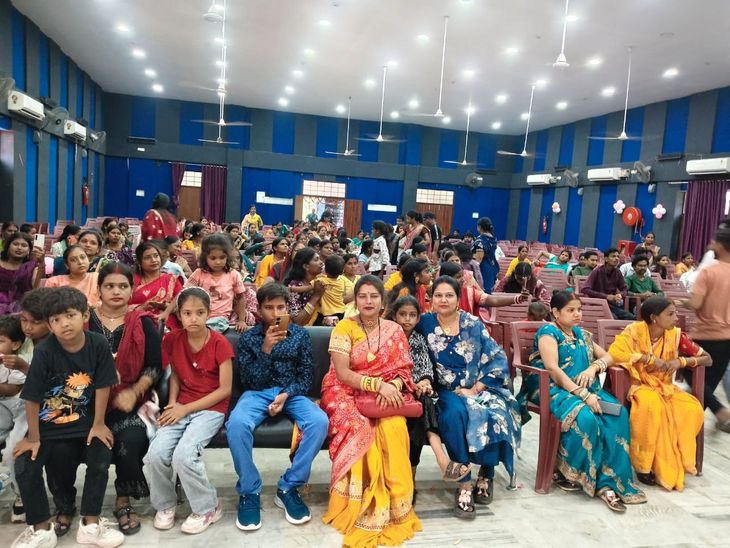 लातेहार : बच्चों ने खेलकूद प्रतियोगिता व महिलाओं ने कुर्सी रेस में दिखाई प्रतिभा