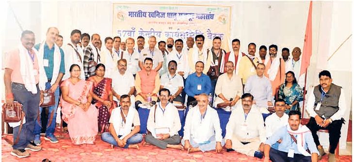 बैठक में श्रमिकों की भागीदारी पर चर्चा