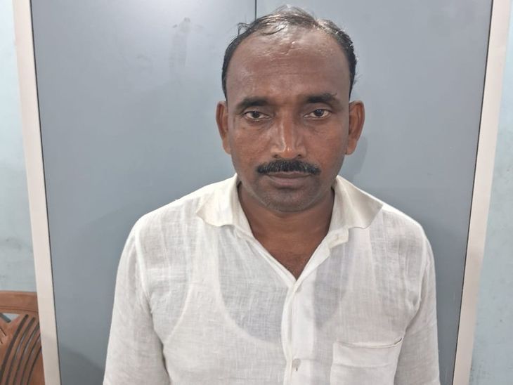 आर्थिक अपराध मामले में फरार रघुनंदन यादव गिरफ्तार:जमुई में गुड्डू यादव गिरोह से है जुड़ा, पहले 25 ठिकानों पर हुई छापेमारी 5 आरोपी अरेस्ट