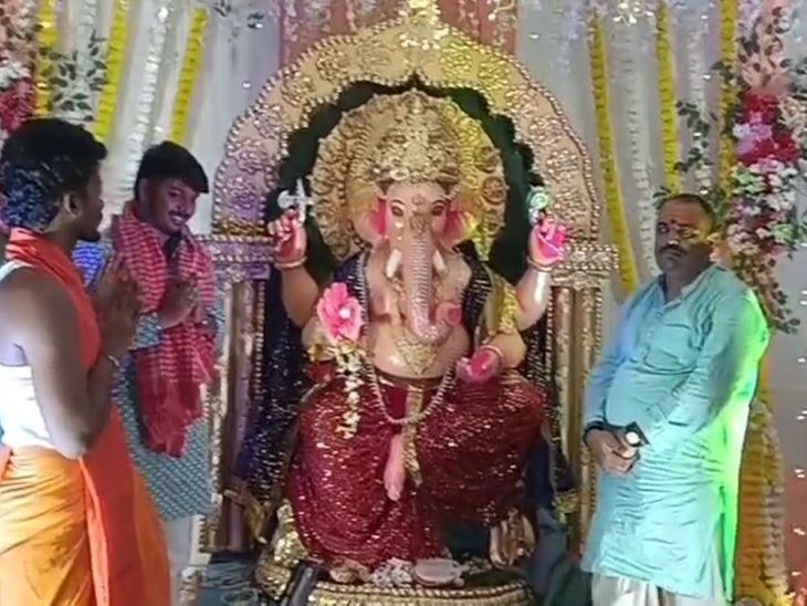 IIT ISM में ओडिशा की परंपरा से गणेश पूजा:एक सप्ताह तक चलेगा उत्सव, दाईं सूंड वाली प्रतिमा की स्थापना