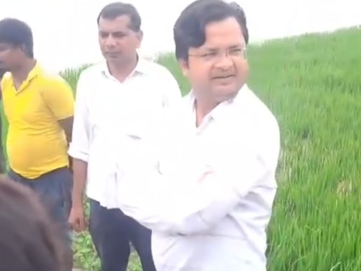 बाणसागर से पानी छोड़े जाने पर रोहतास में हाई अलर्ट:सोन नदी और झरनों के बढ़े जलस्तर से प्रशासन अलर्ट, एसडीएम ने टीम के साथ निरीक्षण किया