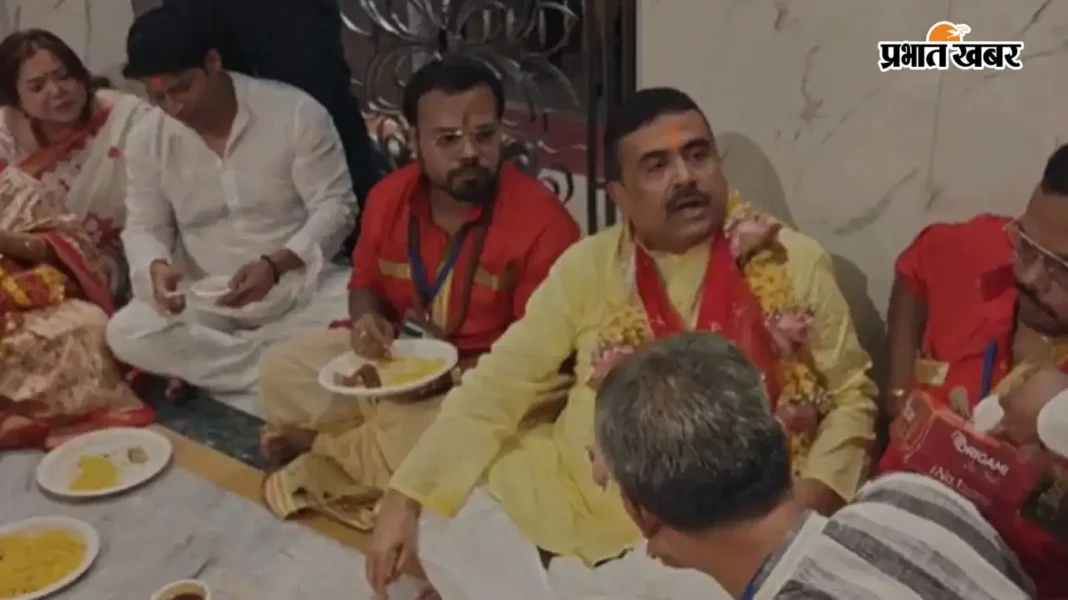 नवरात्रि में मांसाहार विवाद : मां काली के दरबार पहुंचे शुभेंदु अधिकारी, लगाया हिलसा का भोग, खाया महाप्रसाद