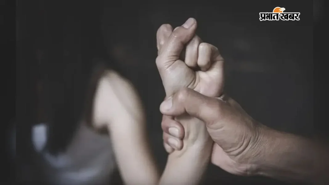 कोलकाता : सिनेमा देखने गई महिला से मॉल में छेड़खानी, हॉल के बाहर ले जाने की कोशिश, पुलिस ने छह को दबोचा