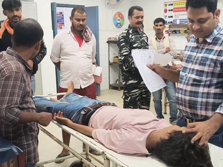 छेड़खानी का विरोध करने पर छात्राओं से मारपीट:कैमूर हाटा स्कूल में चौकीदार के बेटे सहित 6 बदमाशों ने पीटा; 3 छात्राएं गंभीर