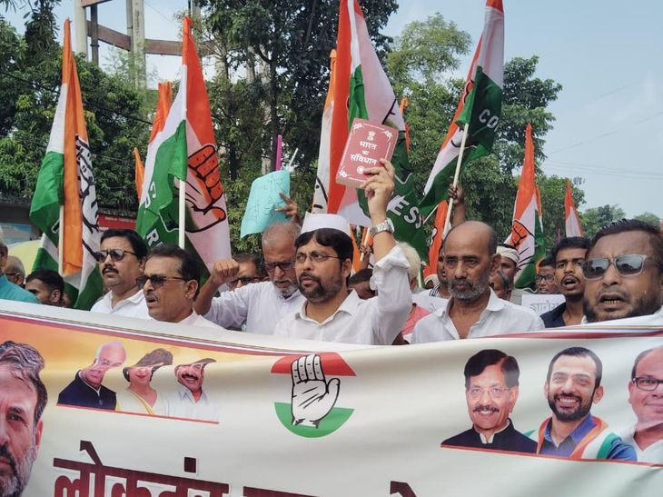 सुपौल में कांग्रेस का ‘लोकतंत्र बचाओ’ मार्च:समाहरणालय गेट पर रोका; मोदी-शाह और CEC ज्ञानेश कुमार का सांकेतिक पुतला दहन
