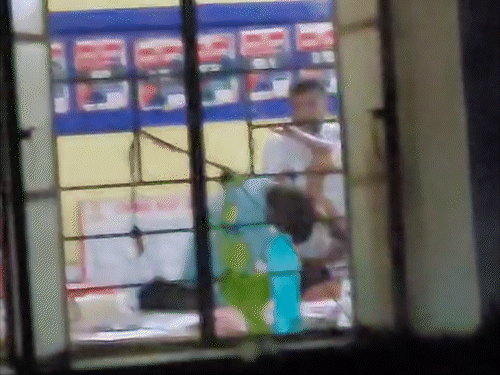 गिरिडीह पुलिस ने युवक को बेरहमी से पीटा:थाना परिसर में तबीयत बिगड़ी, पुलिसकर्मी ही लेकर पहुंचे अस्पताल, वीडियो वायरल