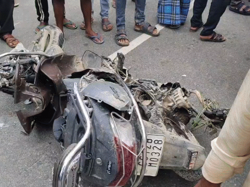 पलामू में पिकअप ने बुजुर्ग को 80 फीट घसीटा:मौके पर ही हो गई मौत, ग्रामीणों ने किया सड़क, ब्रेकर लगाने और मुआवजे की रखी मांग