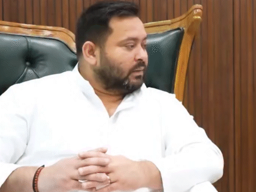 गंगा किनारे वीडियो बना रहा था 12 वर्षीय प्रिंस:दीपोत्सव कार्यक्रम के दौरान पुलिस पर मारपीट और दबाव बनाने का आरोप; तेजस्वी यादव से सुनाई आपबीती