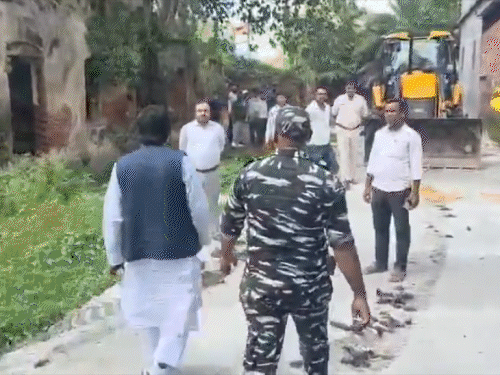 हजारीबाग में प्रशासन-पूर्व मंत्री के बीच तनातनी:‘हेमंत सोरेन भ्रष्ट CM, जल-जंगल-जमीन को बेच दिया’; बोले- कांग्रेस नेता योगेंद्र साव