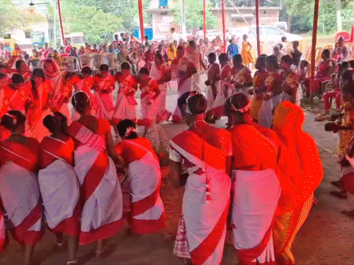 पाकुड़ में उत्साह के साथ मना करमा पर्व:महिलाओं ने करम डाली की पूजा कर मांगी खुशहाली, तीन दिनों तक चलता है पर्व