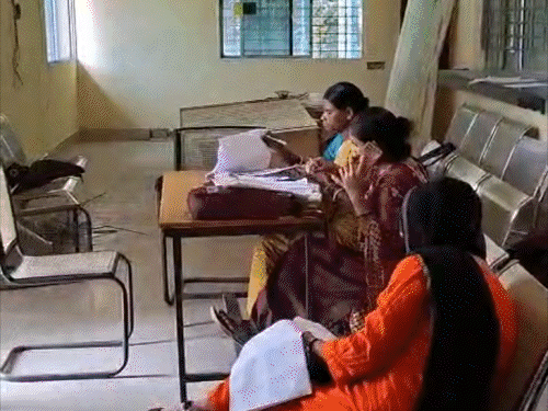 झारखंड में रोजगार के इंतजार में 3.98 लाख रजिस्टर्ड बेरोजगार:2 साल में दिए सिर्फ 18,990 रोजगार, नौकरी-भत्ता नहीं, बेरोजगारी नंबर मिला