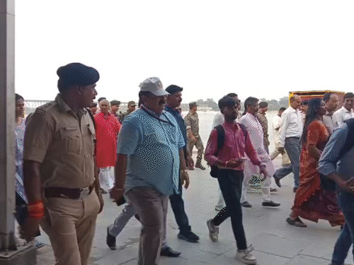 पितृपक्ष मेले की तैयारियों का अफसरों ने लिया जायजा:विष्णुपद-देवघाट पहुंचे आयुक्त, DM और SSP, कहा- श्रद्धालुओं को नहीं होगी कोई परेशानी
