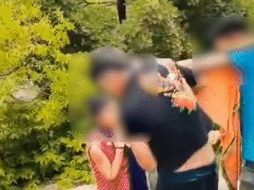 'करेंगे गुंडागर्दी, क्या कर लेगी वर्दी':जमुई-समस्तीपुर के बाद बांका में लड़की से छेड़छाड़; 6 युवकों ने की अश्लील हरकत, चप्पल से पीटा