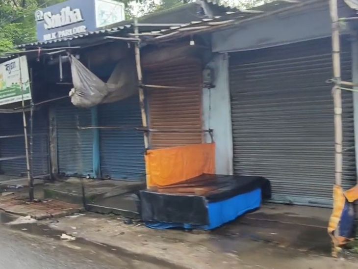 भू-धंसान के विरोध में कतरास शहर में बंदी:कतरास बचाओ संघर्ष मोर्चा के आह्वान पर पंचगढ़ी बाजार भी रहा बंद