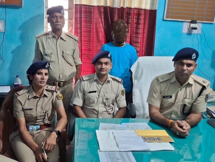 पूर्णिया में फर्जी पासबुक से पैसे निकालने आया शातिर पकड़ाया:कोढ़ा गैंग से जुड़ा है आरोपी; अन्य सदस्यों की तलाश में है पुलिस