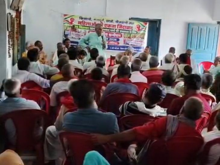 बेतिया में कन्वेंशन, 28 सितंबर के राजभवन मार्च की तैयारी:संविदा कर्मियों की सेवा स्थायी करने और 26 हजार मानदेय की मांग, पटना जाने की अपील
