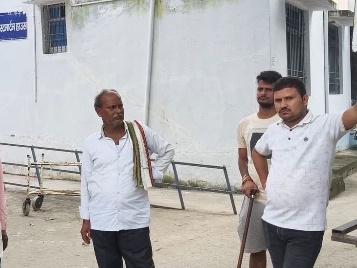 अज्ञात गाड़ी की टक्कर से बाइक सवार युवक की मौत:UP का रहने वाला था मृतक, पेट्रोल पंप के पास एक्सीडेंट