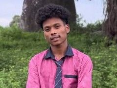 गुमला में स्कूटी-बाइक की टक्कर, एक युवक की मौत:पांच जख्मी; उरांव छात्रावास के पास हुआ हादसा, तेज रफ्तार घटना की बनी वजह