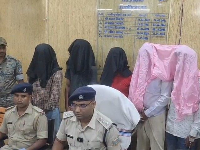 हजारीबाग में फर्जी फ्रेंचाइजी के नाम पर ठगी:किराए के मकान से 5 आरोपी गिरफ्तार, मोबाइल-लैपटॉप और फर्जी दस्तावेज मिले