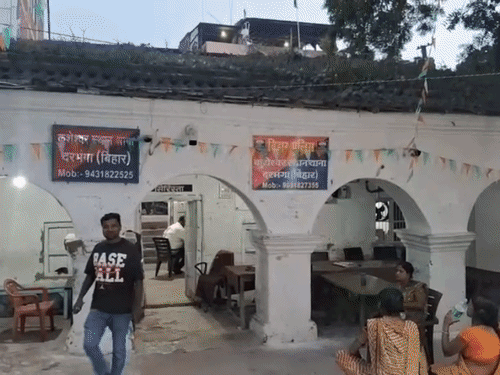 दरभंगा- पूजा करने गई बच्ची से छेड़खानी का आरोप:कुशेश्वरस्थान मंदिर के पुजारी का बेटा सहरसा से गिरफ्तार, 8 साल की बच्ची ने बताई पूरी कहानी
