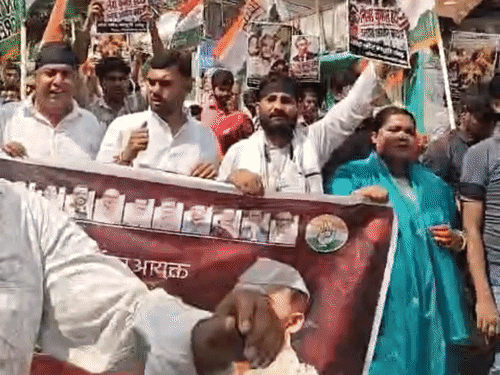 बेगूसराय में कांग्रेस कार्यकर्ताओं ने निकाला आक्रोश मार्च:CEC का इस्तीफा मांगा, SIR में पारदर्शिता की मांग की; जिलाध्यक्ष बोले- कई राज्यों में वोट चोरी की सरकार