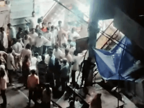 औरंगाबाद में फांसी लगाकर युवक ने की आत्महत्या:कमरे का दरवाजा तोड़कर निकाला शव, बड़े भाई ने कहा- मानसिक रूप से विक्षिप्त था