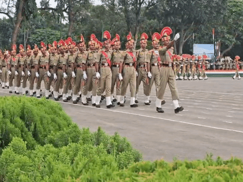 मेरु कैंप में 140 जवानों की पासिंग आउट परेड:हजारीबाग में 44 सप्ताह की ट्रेनिंग पूरी, तिरंगे के नीचे ली देश की अखंडता की शपथ