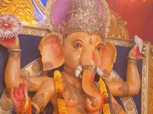 पाकुड़ में गणेश पूजा की धूम, 17 सितंबर तक आयोजन:रेलवे मैदान समिति 28वां वर्ष मना रही, भव्य कार्यक्रम भी आयोजित किए जाएंगे