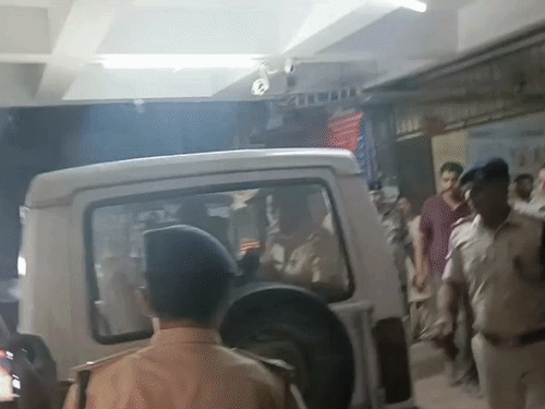 धनबाद में पुलिस और शूटर के बीच एनकाउंटर:आरोपी के पैर में लगी गोली, जमशेदपुर के होटल कारोबारी हत्याकांड में रहा है शामिल