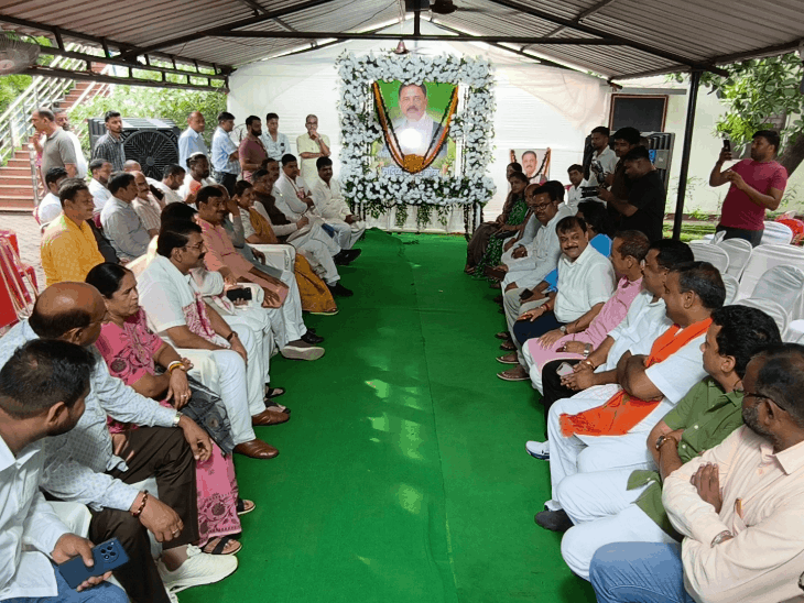 दिवंगत सुदिव्य को आदित्य साहू ने दी श्रद्धांजलि:गिरिडीह आवास पर पहुंचे, बनियाडीह में विशाल सभा, मंत्री हफीजुल भी हुए शामिल