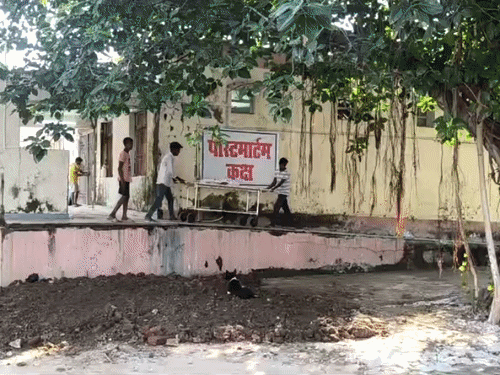 नहर में डूबने से 7 साल की बच्ची की मौत:पोस्टमार्टम में देरी पर भड़के परिजन; डेढ़ घंटे तक रोड जाम रखा, मुआवजे की मांग