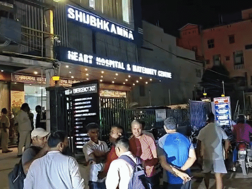 गया के हॉस्पिटल में पूर्व पंचायत सचिव की मौत:परिजन ने गलत दवा का आरोप लगाकर किया हंगामा, डॉक्टर बोलीं- मौत होती रहती है