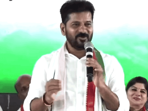 तेलंगाना के सीएम रेवंत रेड्डी ने केसीआर को बताया बिहारी:बोले- बिहार से लूटने के लिए आए थे; बीजेपी बोली- कांग्रेसी को इटली का डीएनए समझ में आ रहा है
