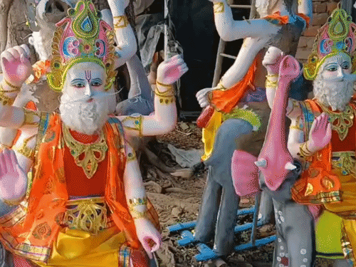 बोकारो में विश्वकर्मा पूजा पर महंगाई का असर:मूर्ति, मिठाई और गाड़ी धुलाई तक के दाम बढ़े, बुंदिया की डिमांड बढ़ी; बजट पर पड़ा असर
