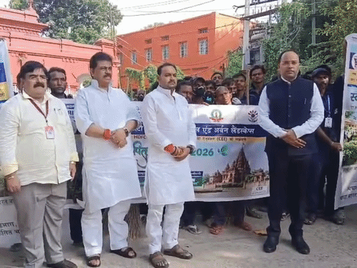 पितृपक्ष मेला में श्रद्धालुओं दिखेगा स्वस्छ, सुंदर गया:डीएम, मेयर ने स्वच्छता ही सेवा अभियान को दिखाई हरी झंडी, 17 सितंबर से 17 अक्टूबर तक चलेगा